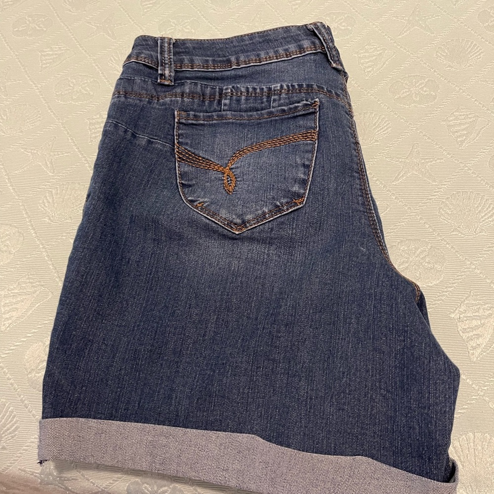 Royalty Ladies Denim shorts. Size 12 - Picture 3 of 5